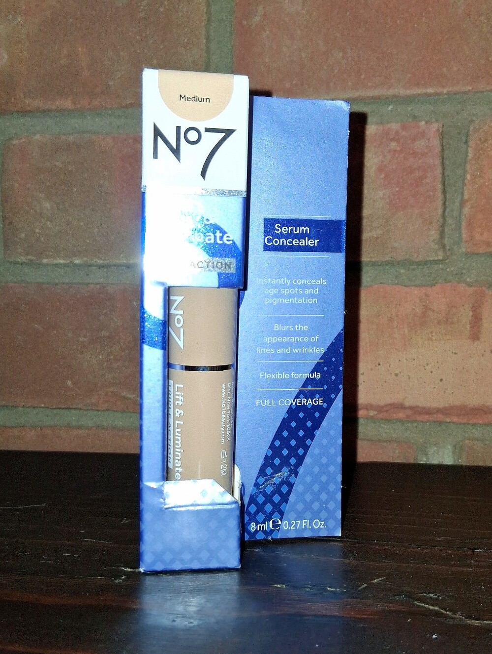 NIB No 7 Lift and Luminate Serum Concealer, .27 fl oz